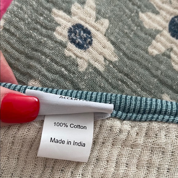 SALE! Artistic Accents Sage Green/Blue/Cream "Daisies" Decorative Throw Blanket - Picture 6 of 6